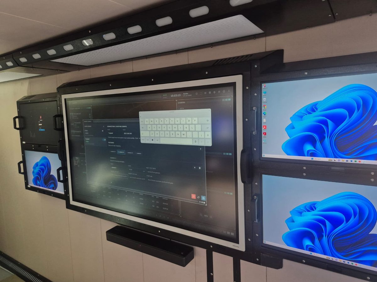 Integrated command display and software installation